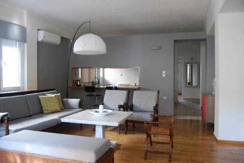 Affordable luxury garden apartment, Atenas