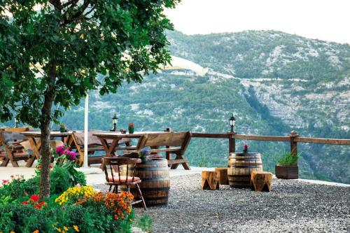 Camp Oaza,Lipa in ستنيي