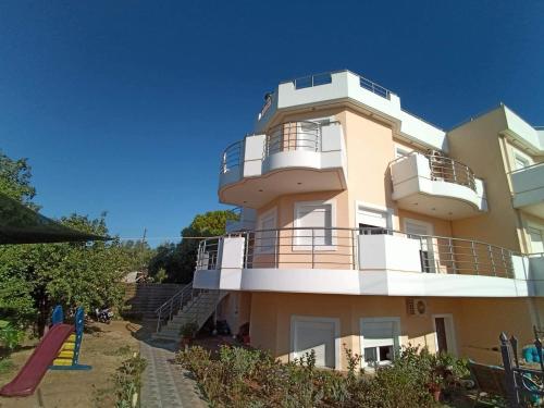  YOUR HOME NEAR THE BEACH AND THE AIRPORT in Artemida