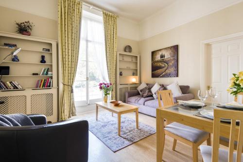 Charming Victoria Home Close To Buckingham Palace, , London