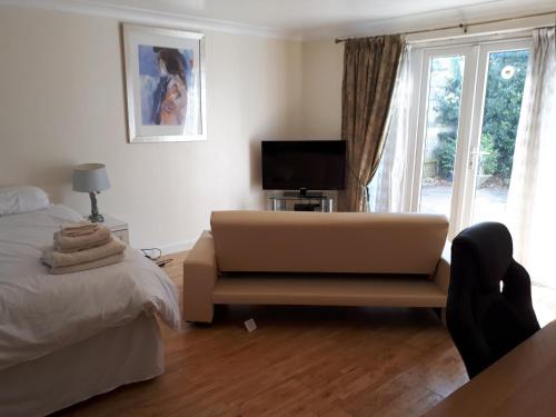 Studio Annex with private entrance in Bournemouth and Christchurch area