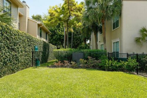 Cozy home near Med center, NRG, Galleria & Dtown