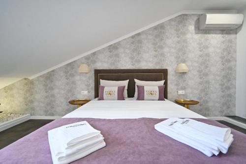 Famous Crows Lisbon Suites - image 10