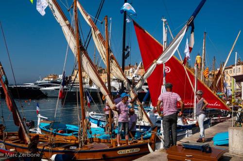 JOLI MAZET ST TROPEZ in Les Paris