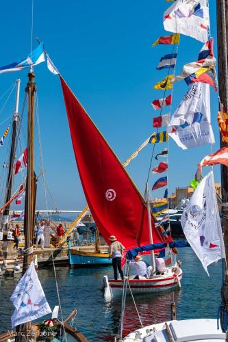 JOLI MAZET ST TROPEZ in Les Paris