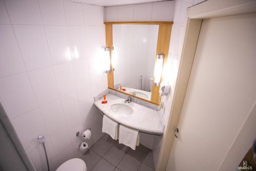 ibis Petrolina Ibis Petrolina is conveniently located in the popular Petrolina City Center area. Both business travelers and tourists can enjoy the propertys facilities and services. Service-minded staff will welco