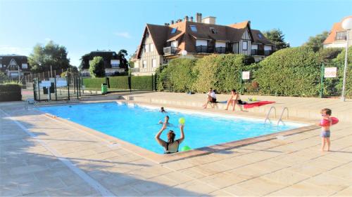 CADRE EXCEPTIONNEL: Duplex Classé 4**** Tennis, Piscine, Parking, Linge inclus, WIFI, Matériel BÉBÉ, proximité CENTRE