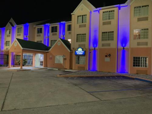 Kilátás, Days Inn & Suites by Wyndham Tampa / Raymond James Stadium in Tampa (Florida)