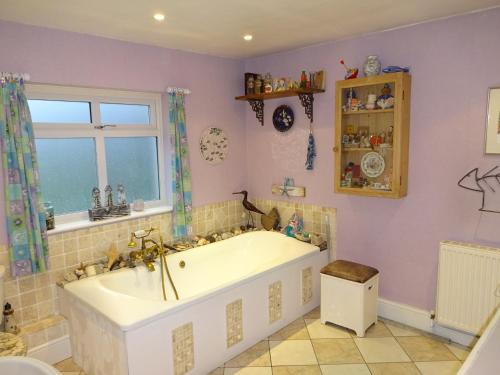 Victorian Gate House Own Bathroom - Solihull