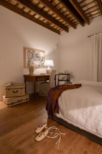 Deluxe Double or Twin Room image 5