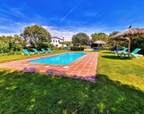 Can Micos - villa exclusiva con 9 hab 16-25pax con piscina privada y BBQ cubierta