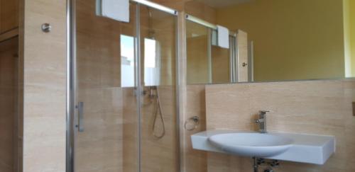 Standard Double Room image 10