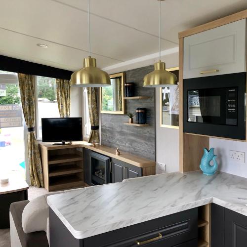 Kitchen, Newquay Blue Water in Trebarber