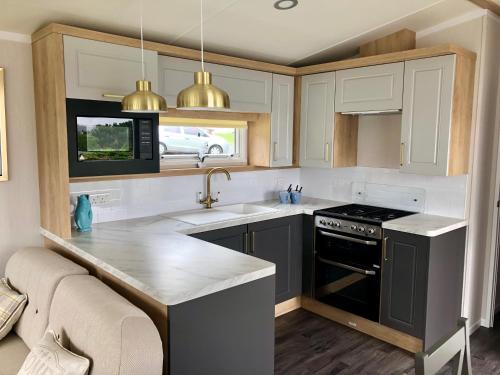 Kitchen, Newquay Blue Water in Trebarber