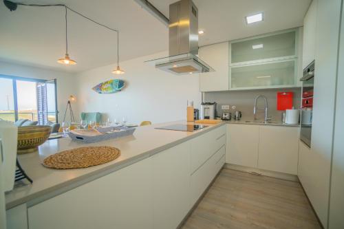  Beach Break apartment (Sea View) Ideal for Families & Friends in Ericeira