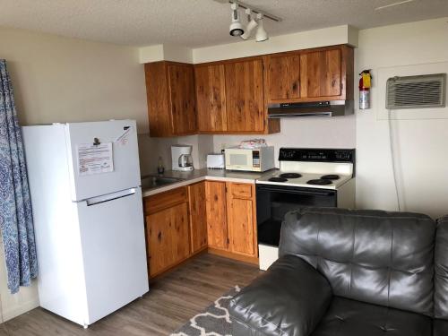 West Winds Motel & Cottages - main image