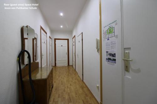 Space Hotel im Campus der JvP Schule - image 7