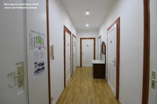 Space Hotel im Campus der JvP Schule - image 12