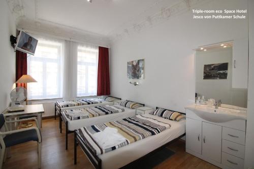 Space Hotel im Campus der JvP Schule - image 3