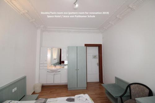 Space Hotel im Campus der JvP Schule - main image