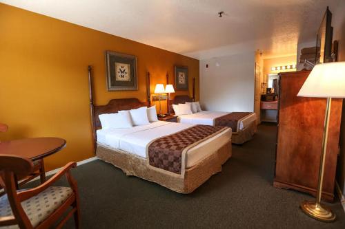 Branson King Resort & Suites Located in Branson Theater District, Branson Surrey Inn is a perfect starting point from which to explore Branson (MO). The property has everything you need for a comfortable stay. Service-minded staf