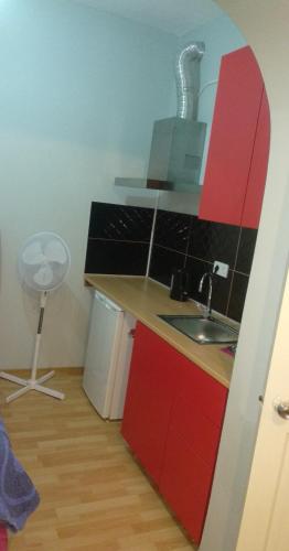  2 apartments for 8 people close to metro and center in Istanbul