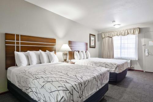 Rancho San Diego Inn & Suites