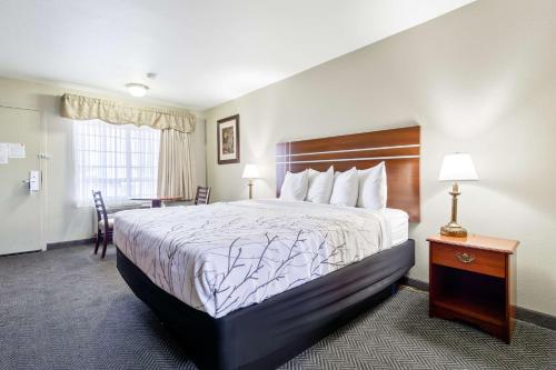 Rancho San Diego Inn & Suites