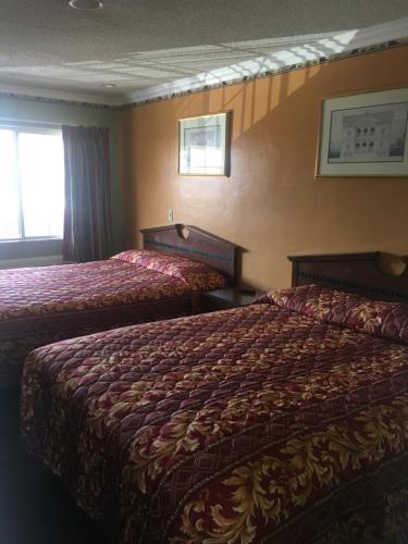 Pomona Lodge Motel - image 8