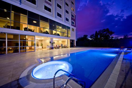 สระว่ายน้ำ, North Point Hotel in เดนิซิล