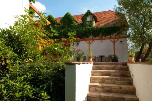 Entrance, Babiccina Zahrada Penzion & Restaurant in Pruhonice