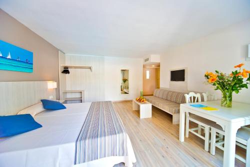 Hotel Club Calimera es Talaial - image 11