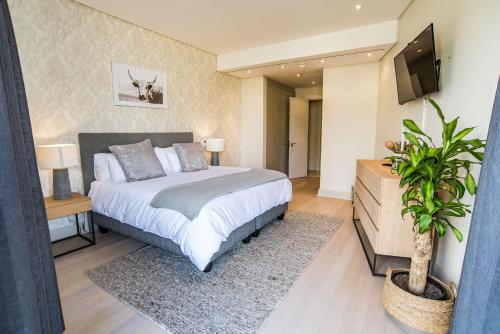 Elegant Waterfront Apartment with No Loadshedding photo 4