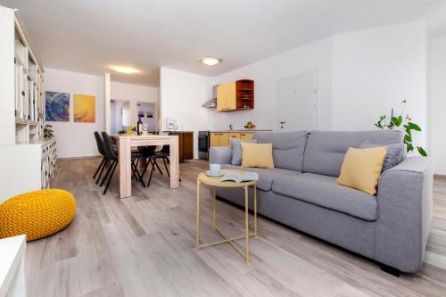 Two-Bedroom Apartment room in Apartments R