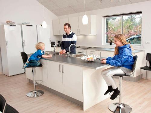 Nine-Bedroom Holiday home in Blåvand 4 - image 2