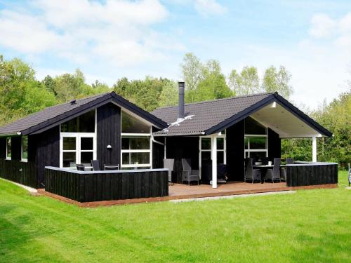  8 person holiday home in lb k in Ålbæk