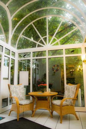 โฮเทล เฮาส์ อัม เซ (Hotel Haus am See) in บาด ซาลซูเฟลน