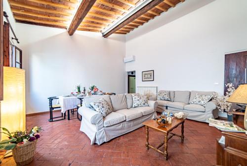 Oltrarno Apartment, Florence