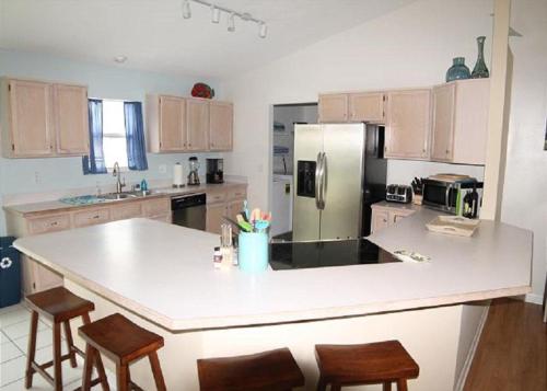 Beach Haus Home - image 8