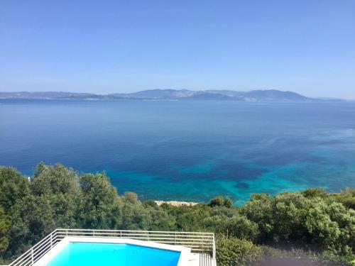  Magnificent Seafront Villa in Schinias