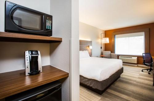 Holiday Inn Express Hotel & Suites Bellevue-Omaha Area, an IHG Hotel