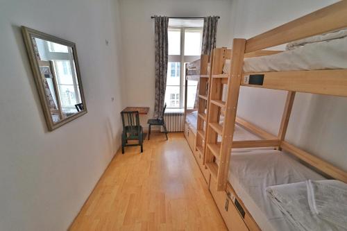 The Monks Bunk Hostel & Bar - image 5