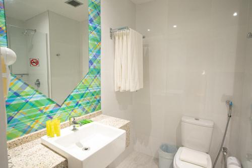 Family Room with One Double Bed and Two Single Beds image 3