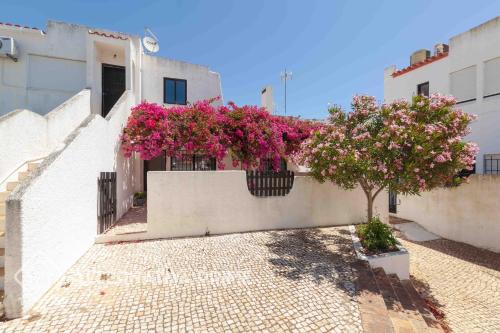  Sandy's Getaway in Quarteira by Innkeeper, Unterkunft in Quarteira