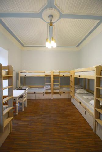 The Monks Bunk Hostel & Bar - image 4