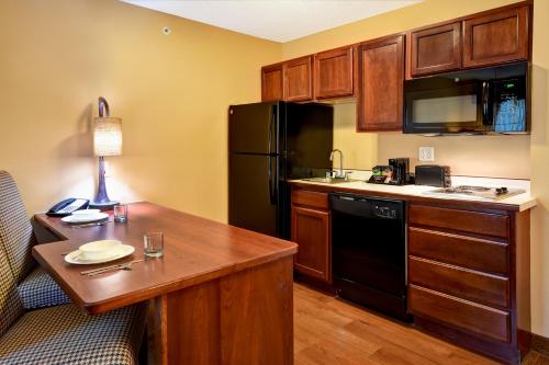 GrandStay Hotel & Suites GrandStay Residential Suites Hotel is perfectly located for both business and leisure guests in La Crosse (WI). The hotel offers guests a range of services and amenities designed to provide comfort an