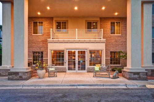 GrandStay Hotel & Suites La Crosse