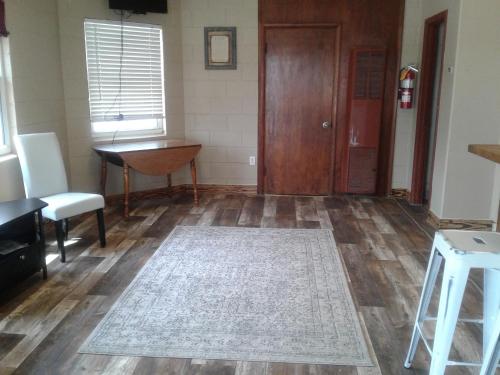 DIGHTON INN - image 5