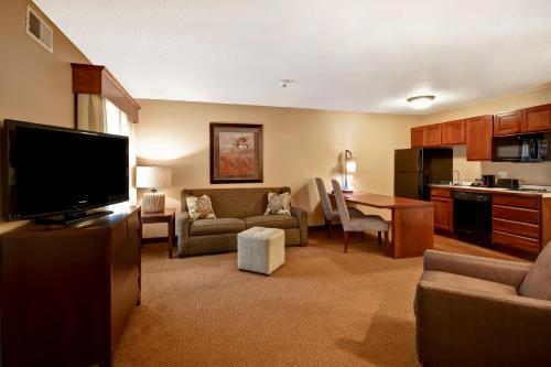 GrandStay Hotel & Suites La Crosse