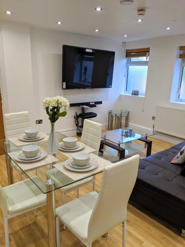 Picture of Brand New Spacious 2-Bed Apartment In Central Kingston/Near Richmond Park